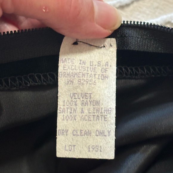 VTG Black Velvet Formal/Evening Gown sweetheart neck dramatic white sleeves sz14 - Picture 12 of 13